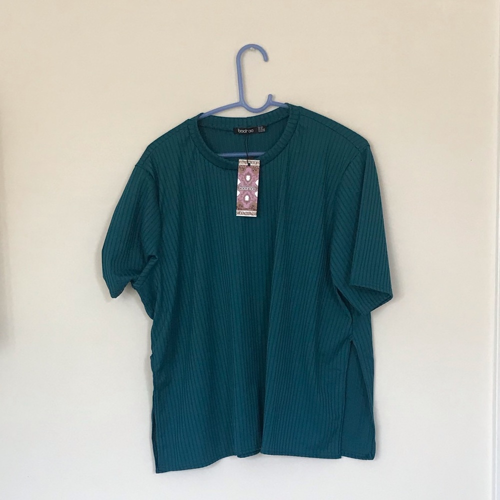 Blue tee shirt with side slits